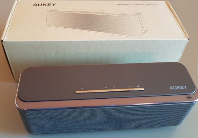 Unboxing del altavoz Bluetooth Aukey SK-S1.