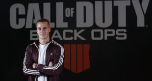 Lucas Vázquez  el futbolista del Real Madrid se diviertes en Madrid Games Week con Call of Duty: Black Ops 4