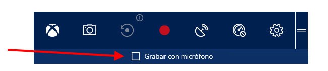 Activa el micrófono, si quieres grabar el sonido ambiente a parte del sonido del ordenador