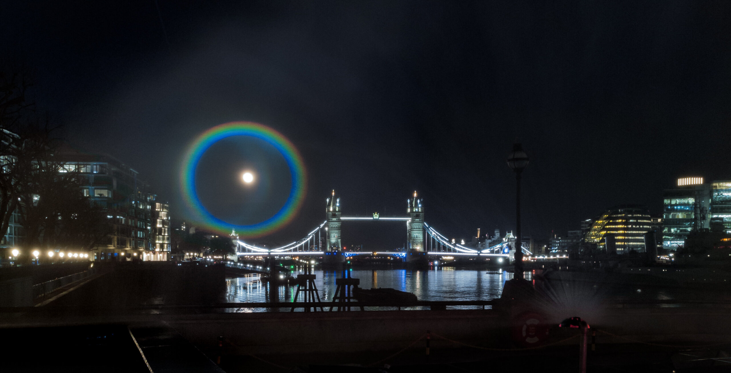 OnePlus ilumina el cielo nocturno con el primer arcoíris lunar fotografiado por la familia OnePlus 9