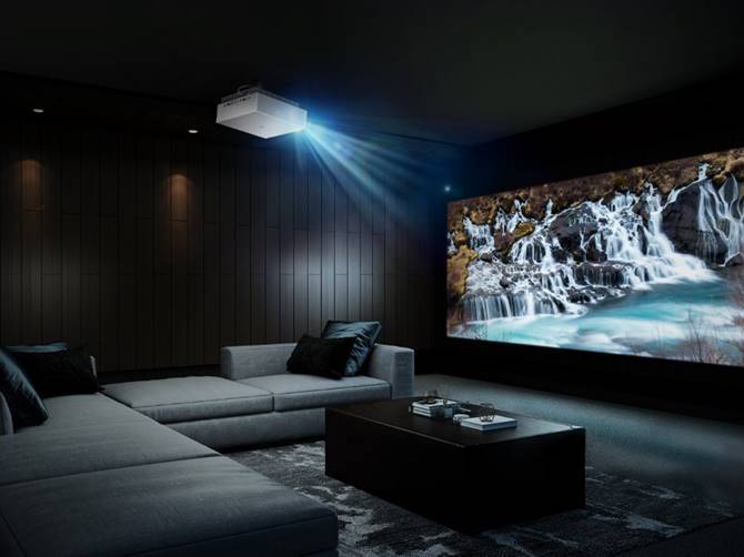 El nuevo proyector LG HU810P te lleva el cine a casa