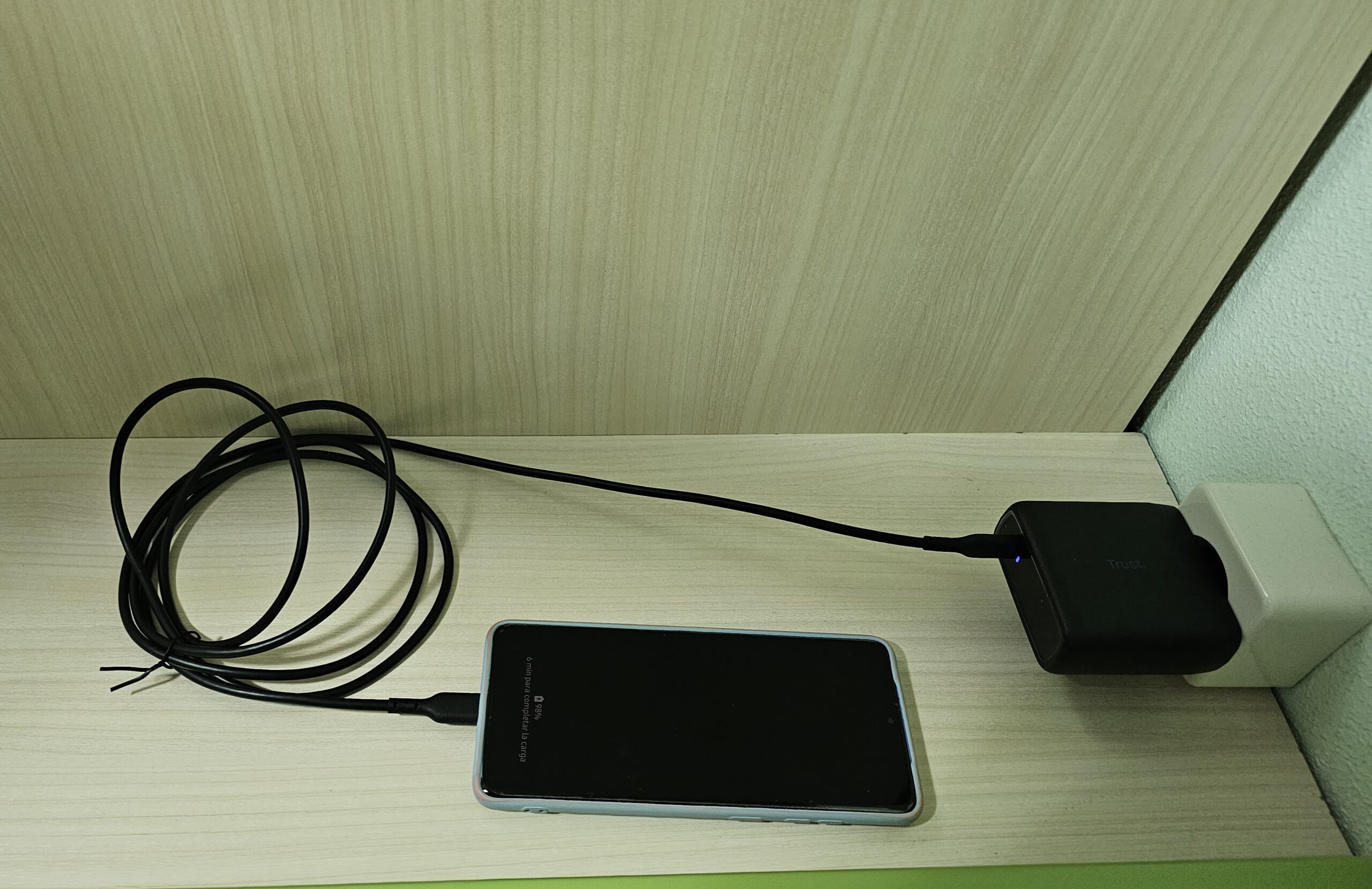 Análisis del cargador USB-C de 100 W Maxo de Trust: La potencia en tus manos para cargar tus dispositivos en segundos