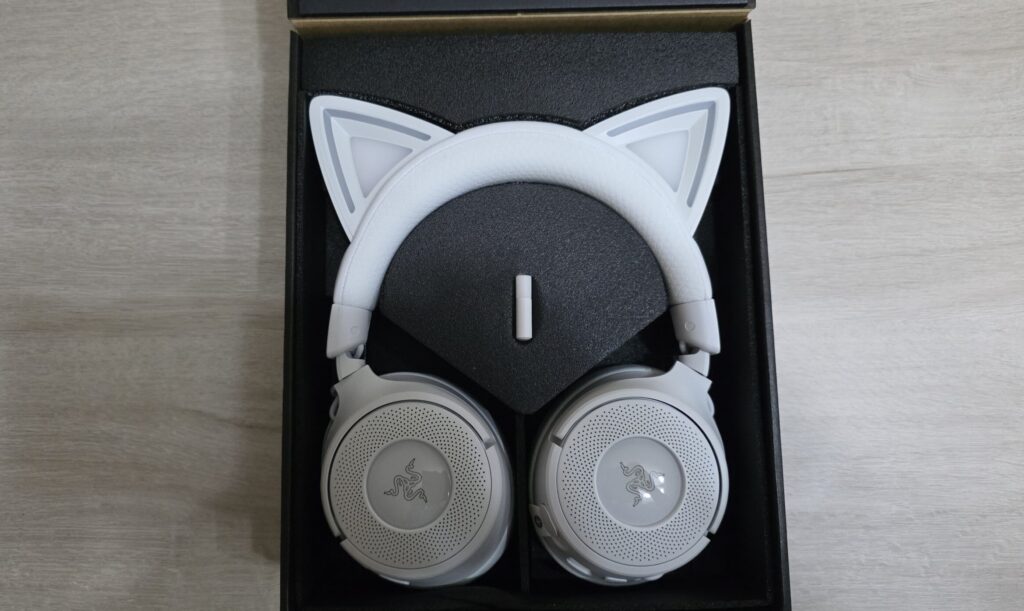 Caja protección Razer Kraken Kitty V3 Pro: el auricular gaming que une rendimiento y estilo en un solo rugido felino