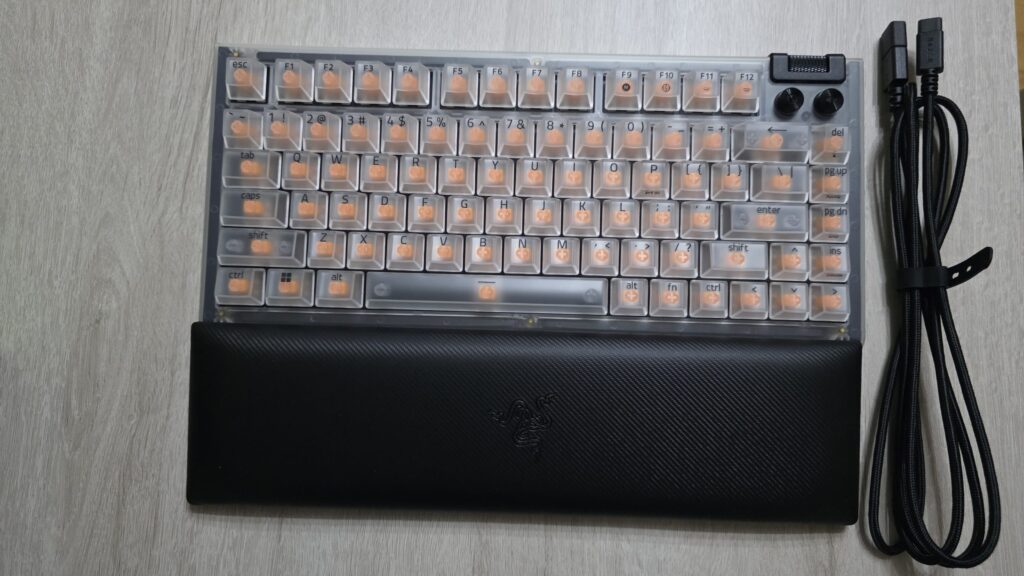 Análisis del teclado Razer BlackWidow V4 75% Phantom White: el teclado que equilibra diseño, personalización y rendimiento premium