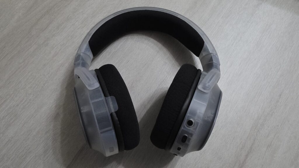 Análisis de los auriculares Razer Barracuda X Chroma Phantom White: brillan por diseño, versatilidad y rendimiento