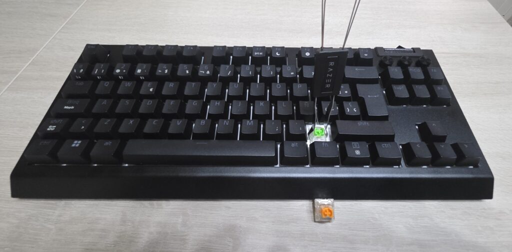 Cambiar tecla y switch teclado Razer
