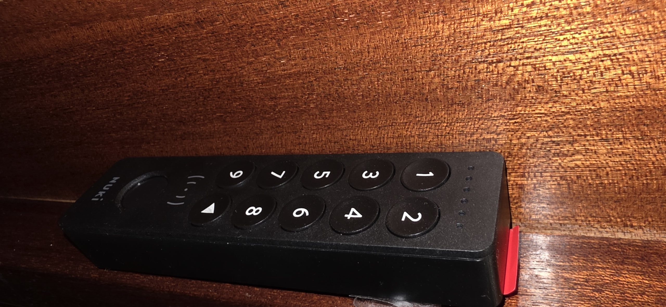 Instalación El diseño del Keypad 2 NFC mantiene la estética minimalista